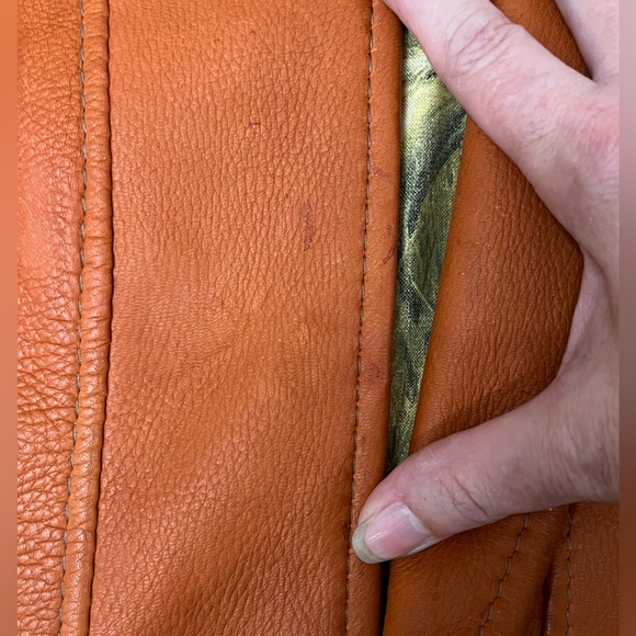 HOLD YOUR HORSES!!! Crazy vintage leather vest with horses on the inside!!! - Picture 7 of 7